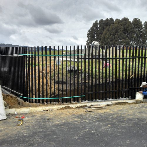 Cerramiento de la Urbanización La serranía - Vía Aeropuerto